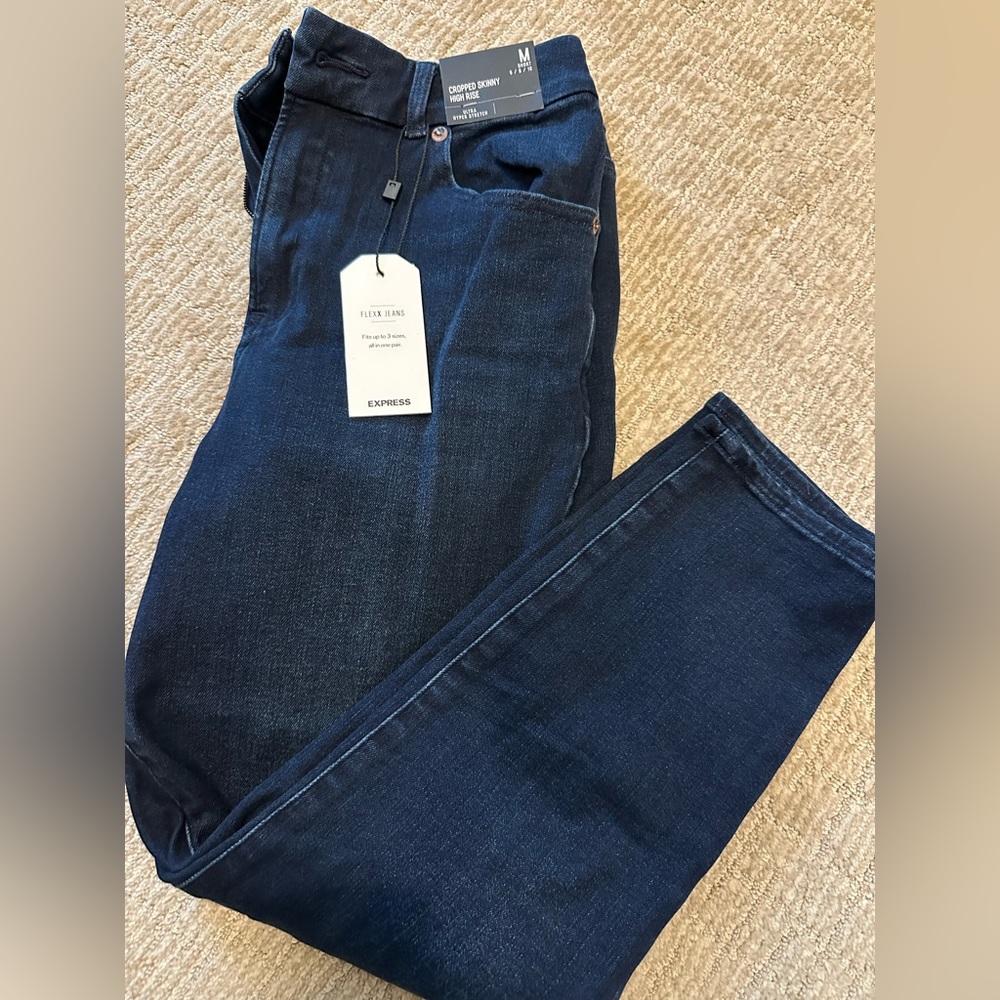 NWT M short Express Cropped Skinny High rise